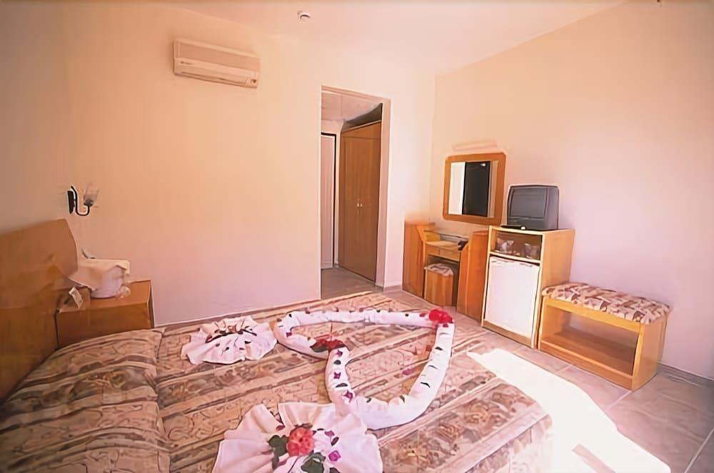 Carmina Hotel Ölüdeniz Extérieur photo
